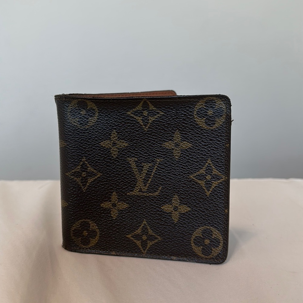Louis Vuitton Authentic LV Brown Bi-Fold Monogram Wallet w/ COA